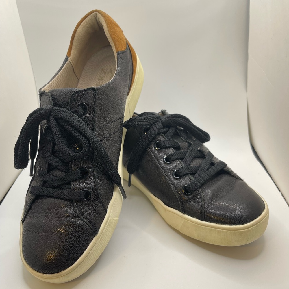 Naturalizer Morrison Sneaker- size 6.5 M - Excellent condition!